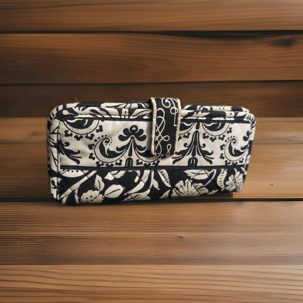 RETIRED VERA BRADLEY TRI-FOLD WALLET BLACK WHITE‎ FLORAL DESIGN ID/CREDIT *flaw